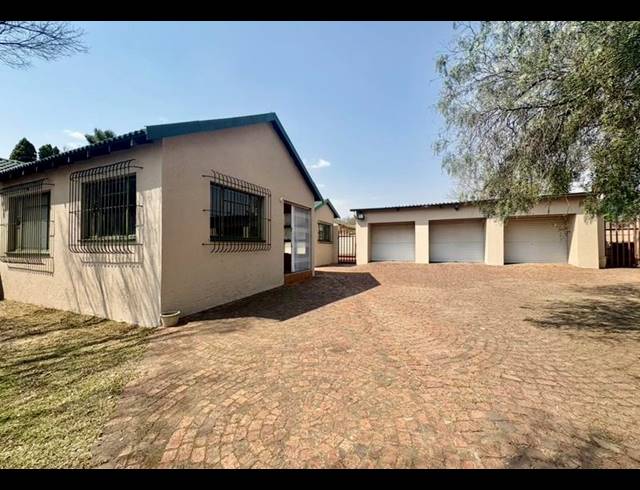 4 BEDROOM HOUSE FOR SALE IN ELSPARK